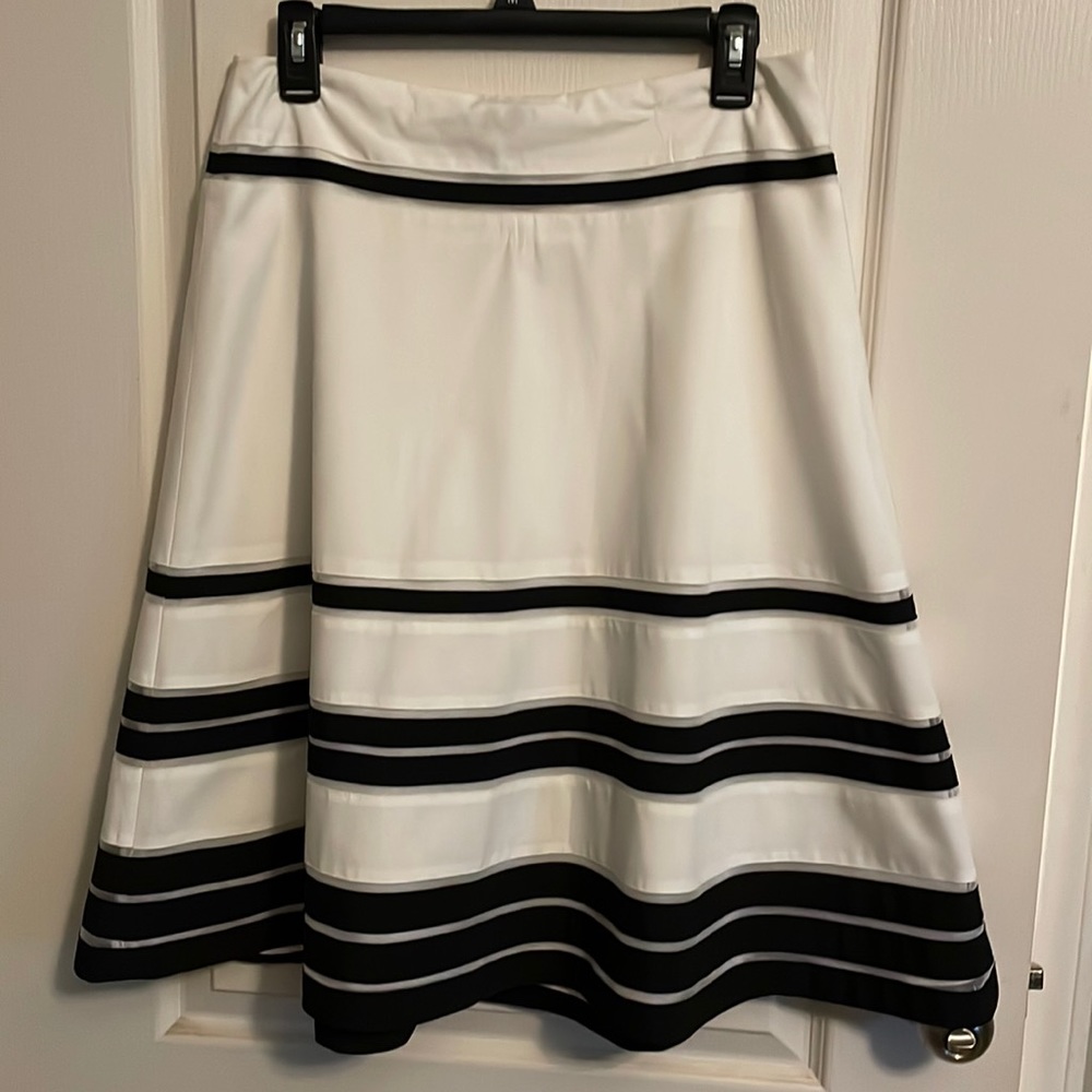 Ann Taylor cute lightweight skirt